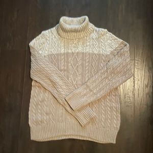 Croft and Barrow Women’s Cable Knit sweater